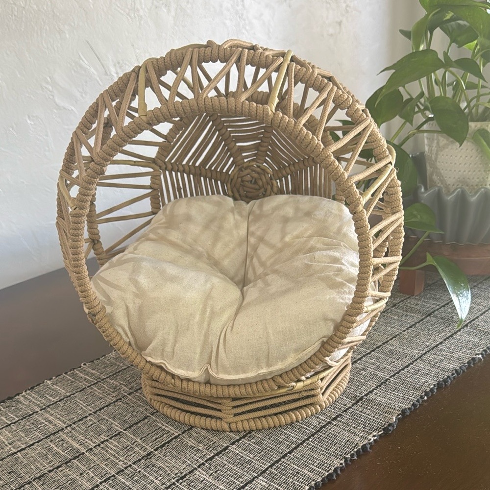 Round Woven Rattan Pet Chair *NEVER USED*